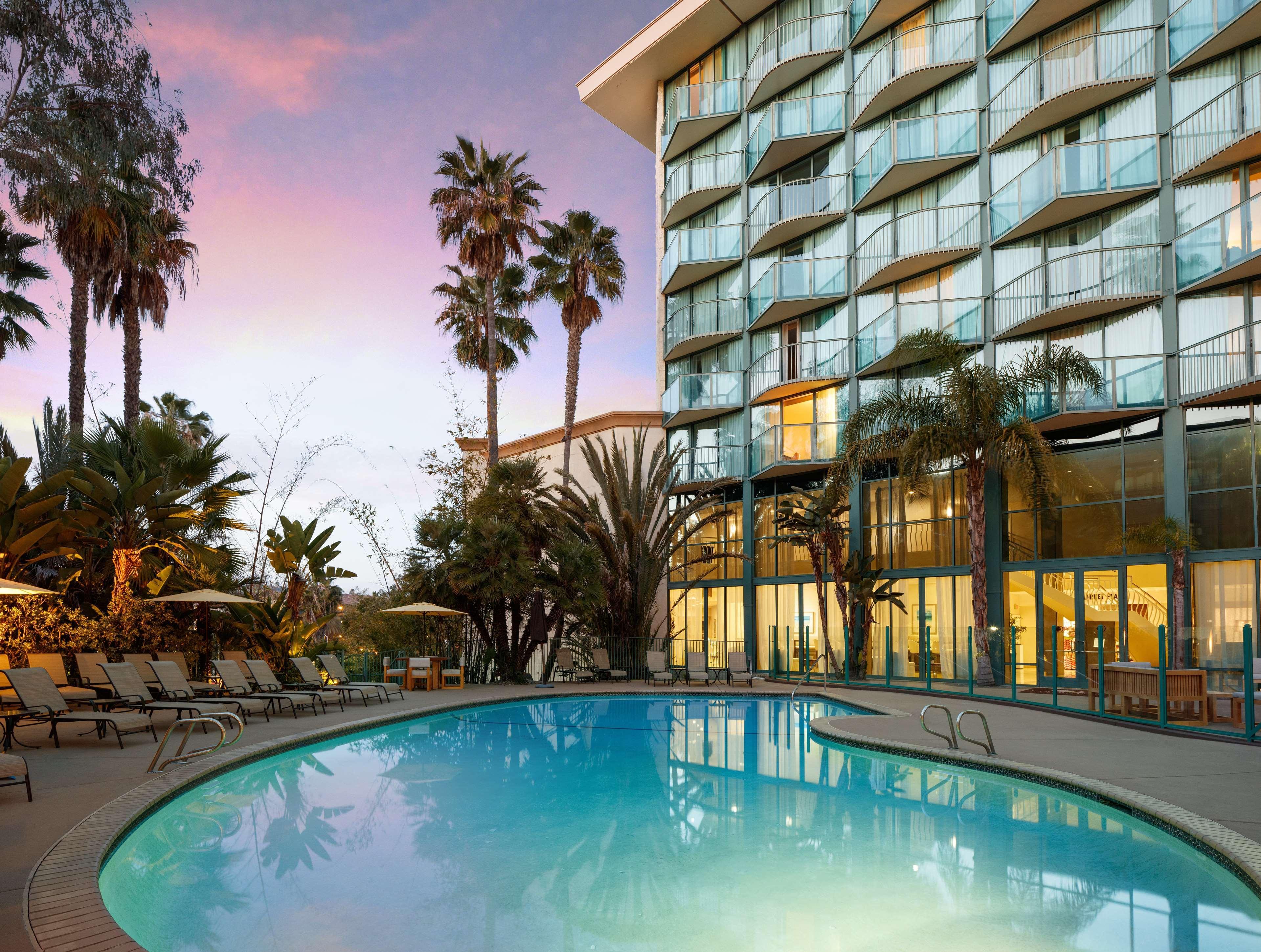 Doubletree By Hilton San Diego Hotel Circle Exterior photo